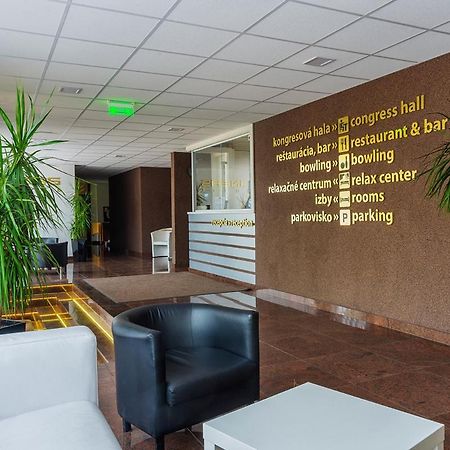 Hotel Lineas Прешов Экстерьер фото