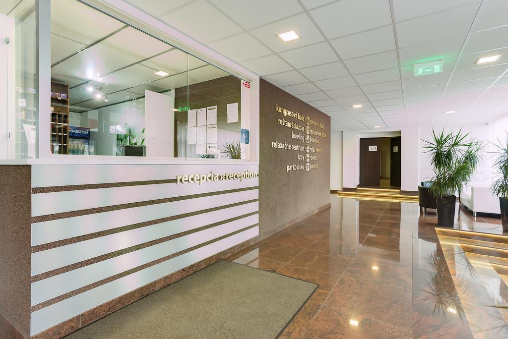 Hotel Lineas Прешов Экстерьер фото