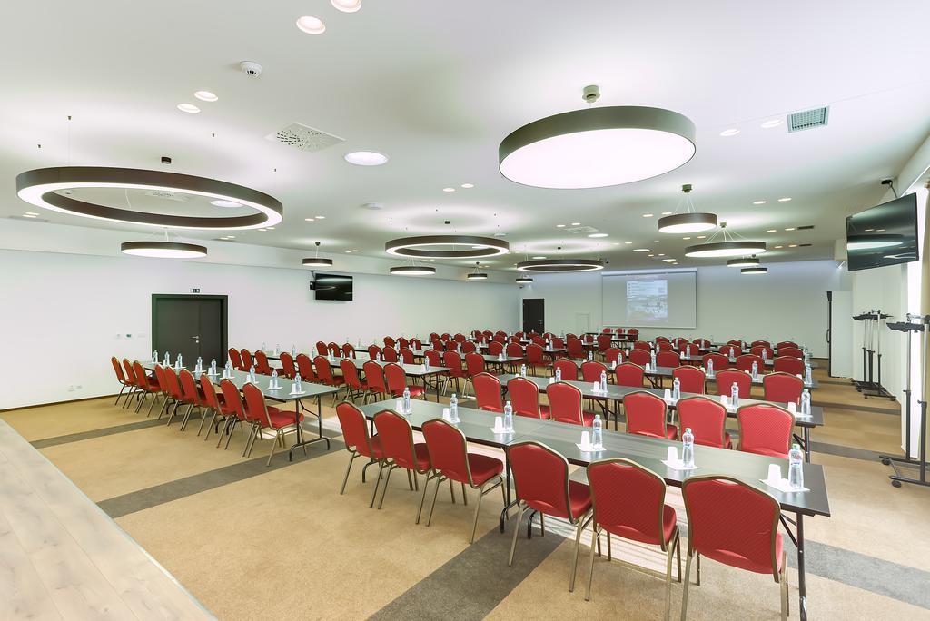 Hotel Lineas Прешов Экстерьер фото