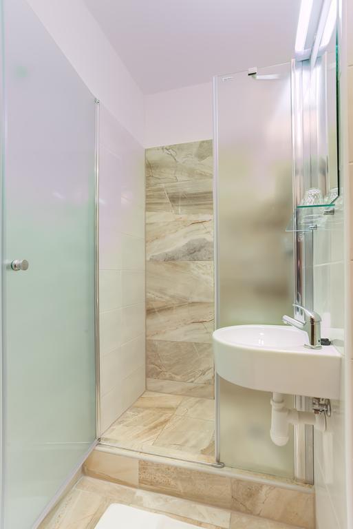 Hotel Lineas Прешов Экстерьер фото