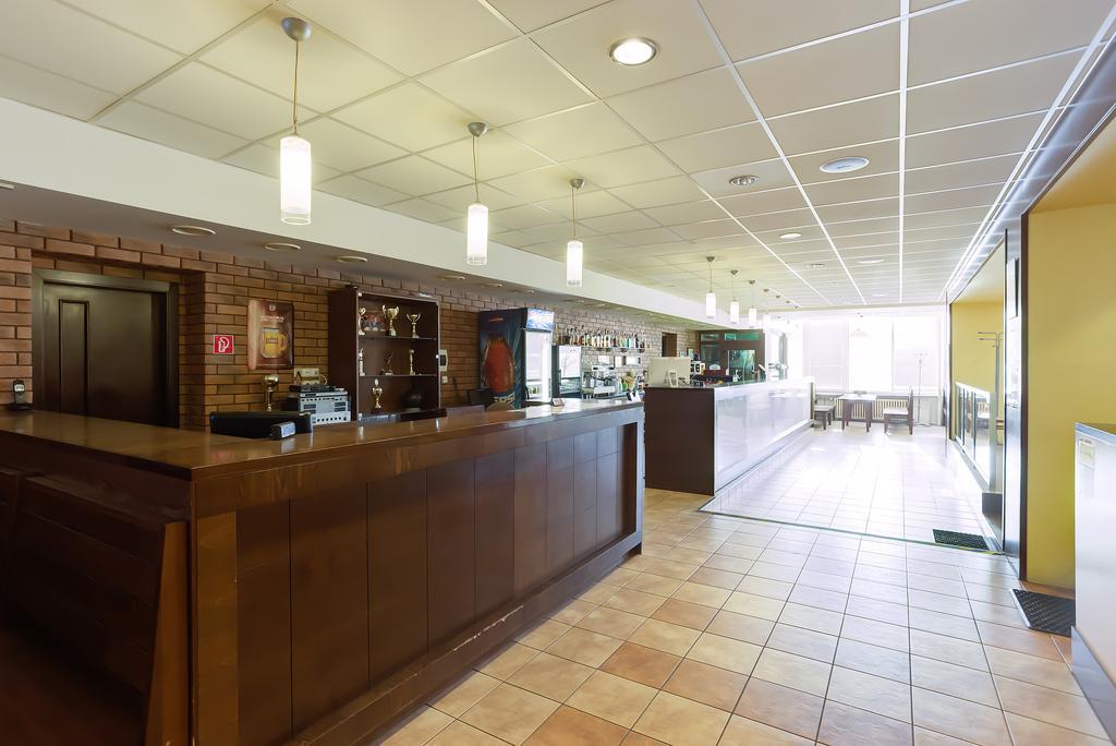 Hotel Lineas Прешов Экстерьер фото