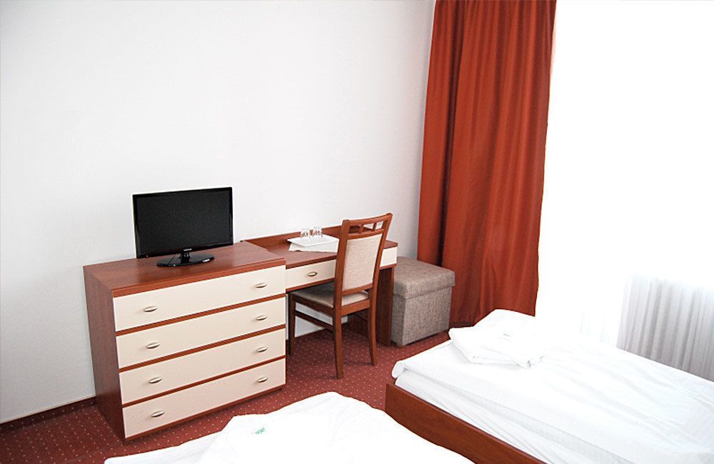 Hotel Lineas Прешов Экстерьер фото