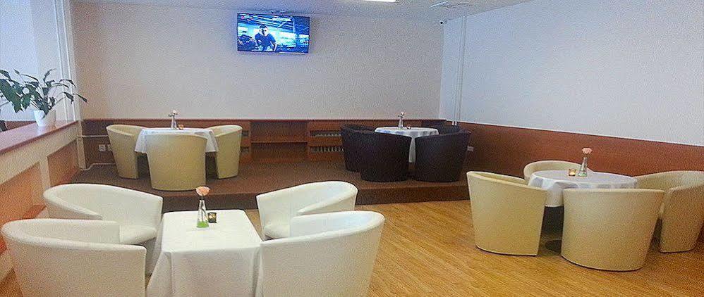 Hotel Lineas Прешов Экстерьер фото