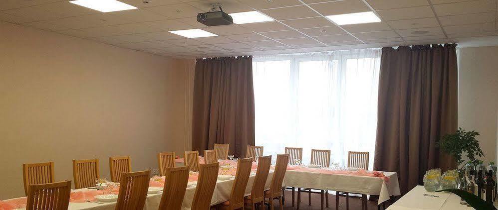 Hotel Lineas Прешов Экстерьер фото